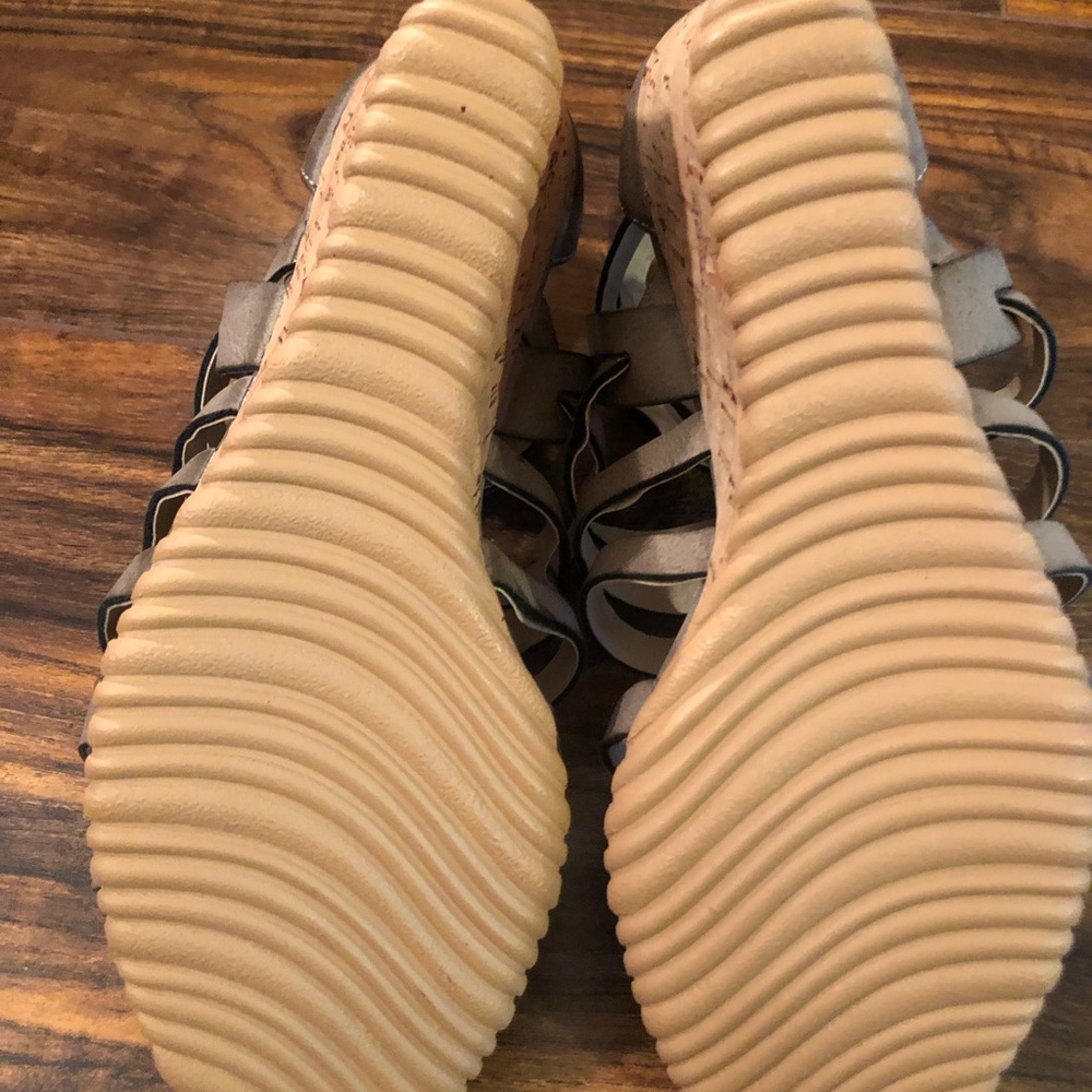 Volatile wedges - Picture 6 of 6